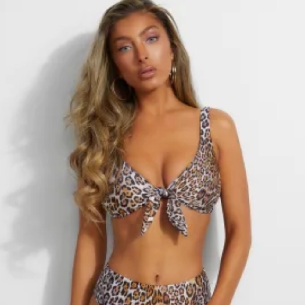 NWT Guess leopard bikini top
